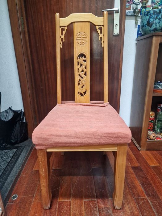 Cadeira de madeira (Wooden chair)