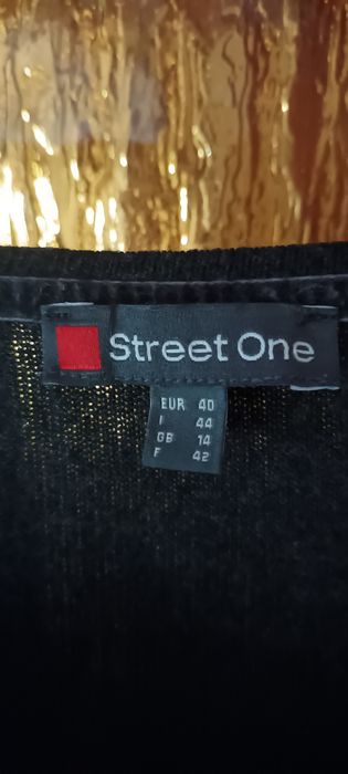 Sweterek czarny roz. L