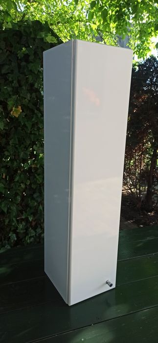 Wisząca szafka łazienkowa, szafka słupek