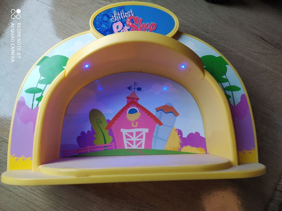 Dwie sceny lps świecą