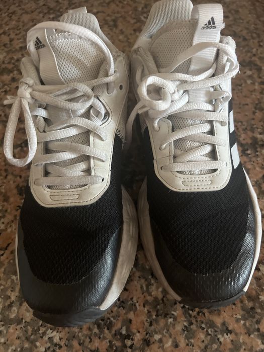Tenis adidas pretos e branco
