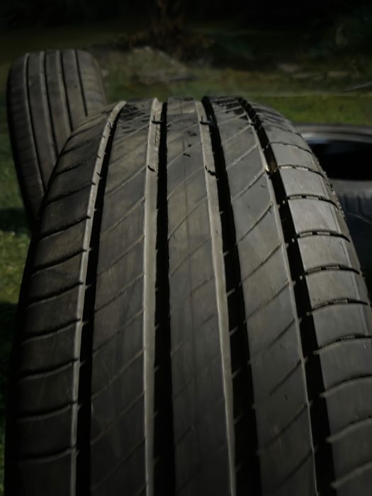 Sprzedam 2 opony Michelin Primacy 4 215/60 R17. I 2 uniroyal