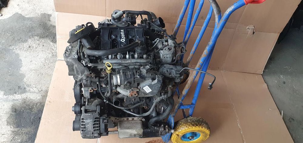 Silnik słupek blok silnika jedna turbina Renault Trafic III Vivaro B 1.6 DCI R9M R9M413 R9M 413 R9MH413