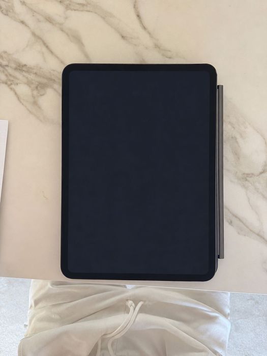iPad Pro M4 11" (2024) | 256GB | Wi-Fi + eSIM | Magic Keyboard + Apple Pencil Pro
