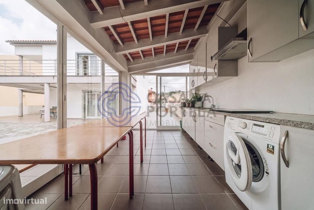 Moradia isolada T5 c/logradouro e garagem - Algueirão Mem Martins, Sin