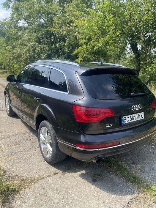 Власний сімейний автомобіль АУДІ Q 7