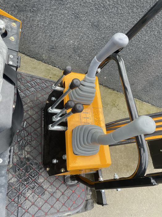 Escavadora giratoria 1000 kg diesel (novas)