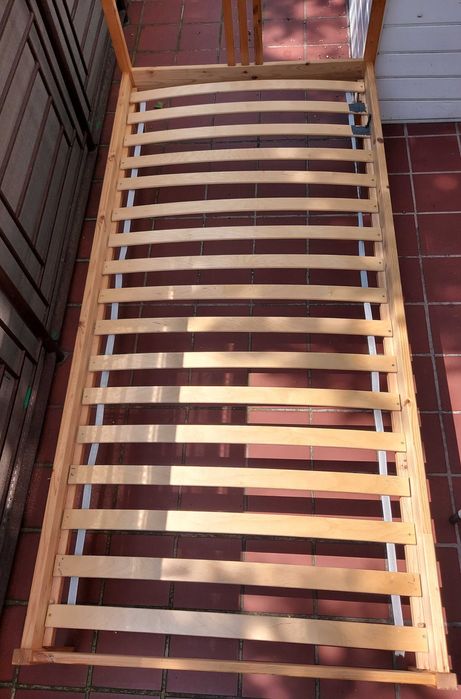 Łóżko sosnowe z Ikei. FJELLSE + materac IKEA AFJÄLL