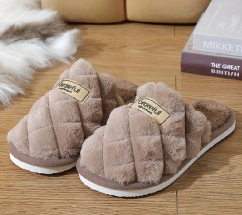 Жіночі кімнатні тапочки