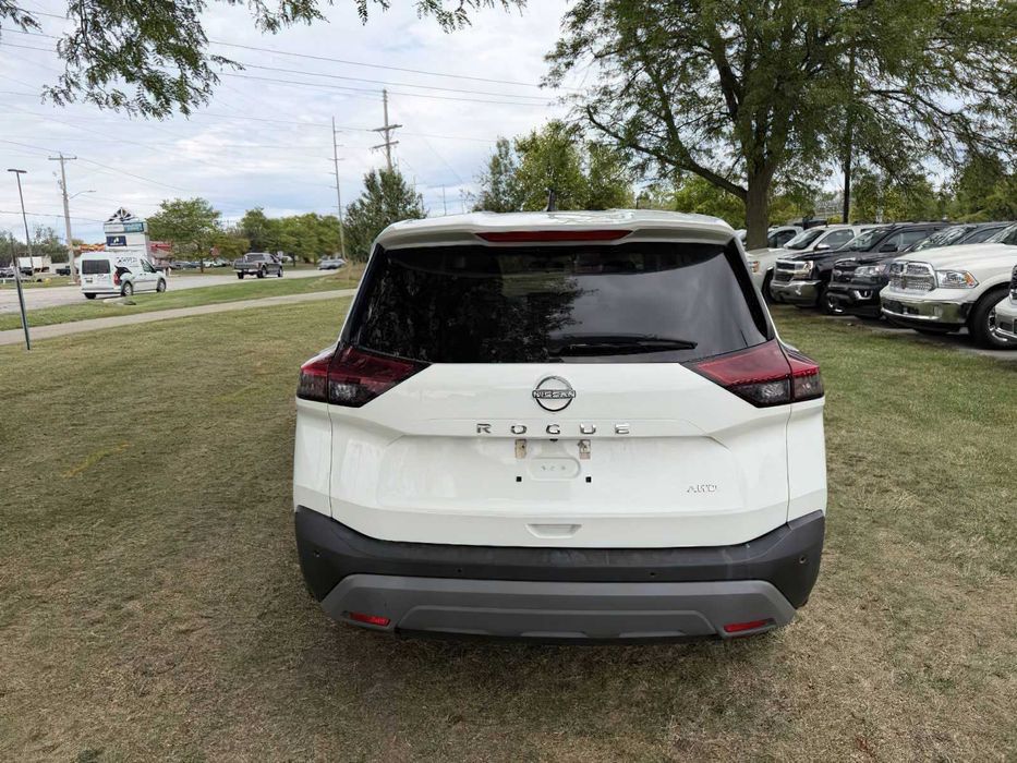 Nissan Rogue      2022