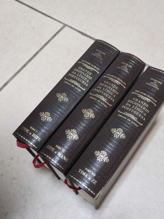 Coleção “Dicionário Enciclopédico de Cultura e Civilização” 12 Volumes