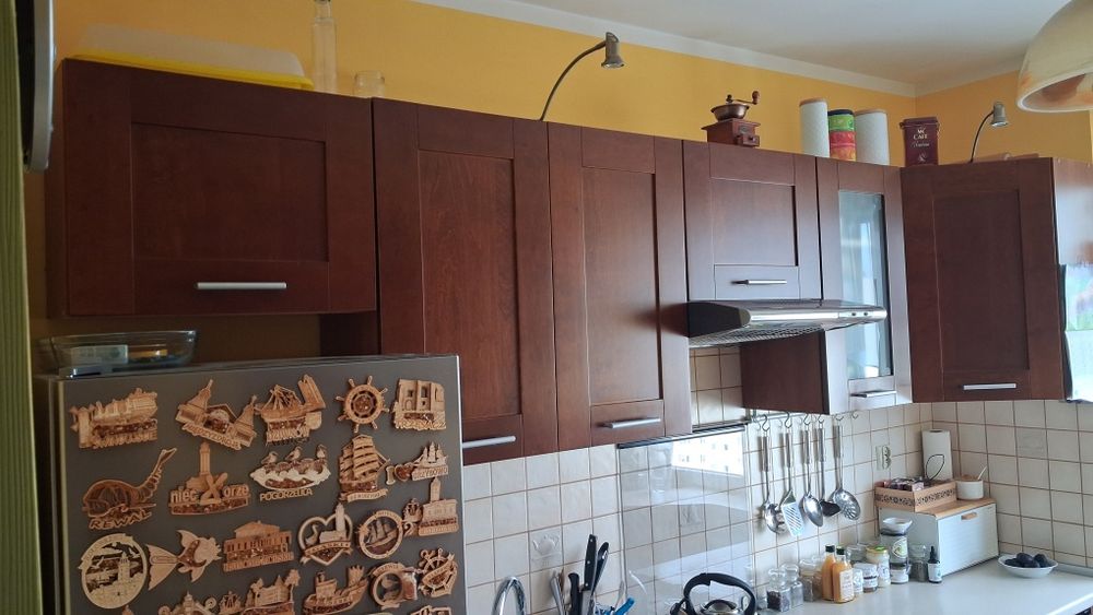 Meble kuchenne z frontami brązowymi