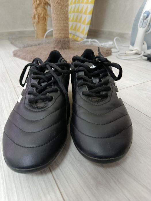 Класичні шкіряні бутси Adidas з металевими шипами SG 38 розмір уст24см