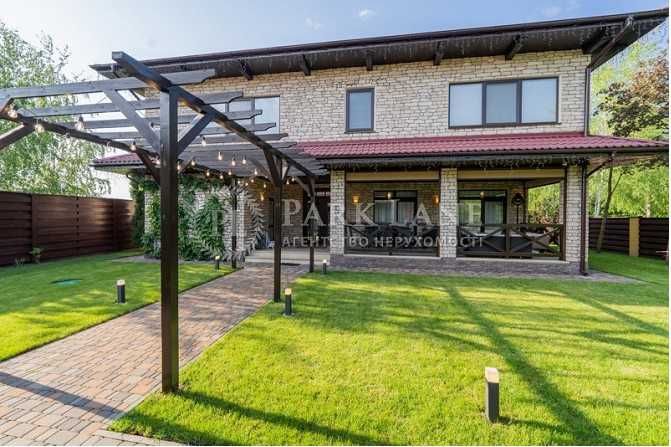 Березівка. КМ Козирна Карта. Будинок з дуже гарним ремонтом.