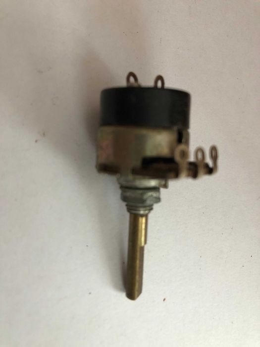 Potencjometr 22 KΩ z włącznikiem wyłącznikiem - gwint M6