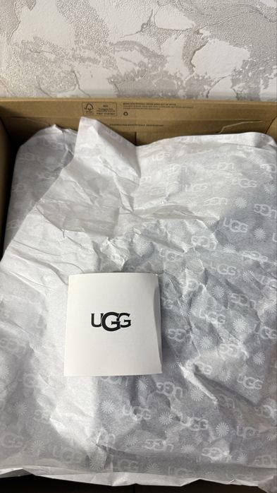 Продам UGG б/у 42 размера