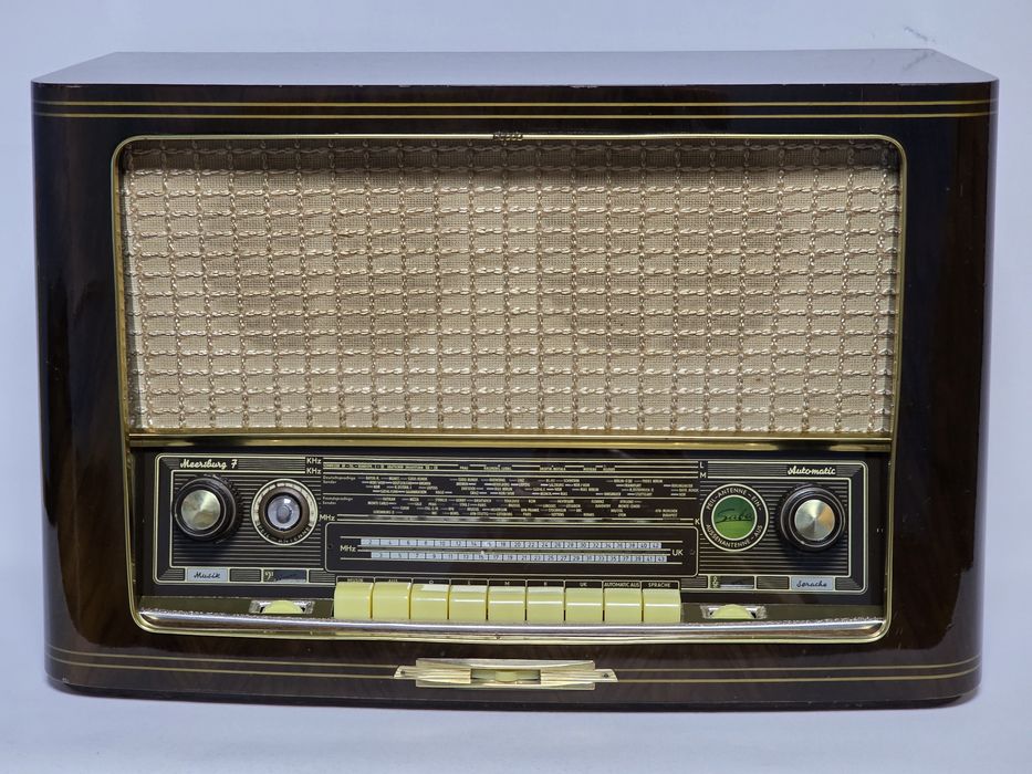 Rádio antigo reparado SABA