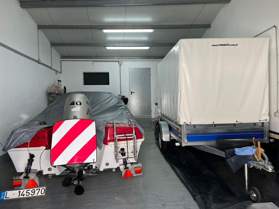Garagem/Armazem  com WC e quintal