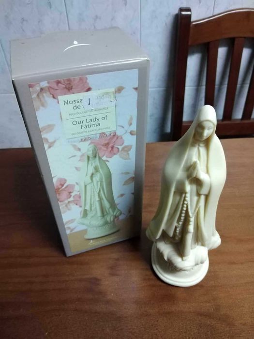 Nossa Senhora de Fátima em cera