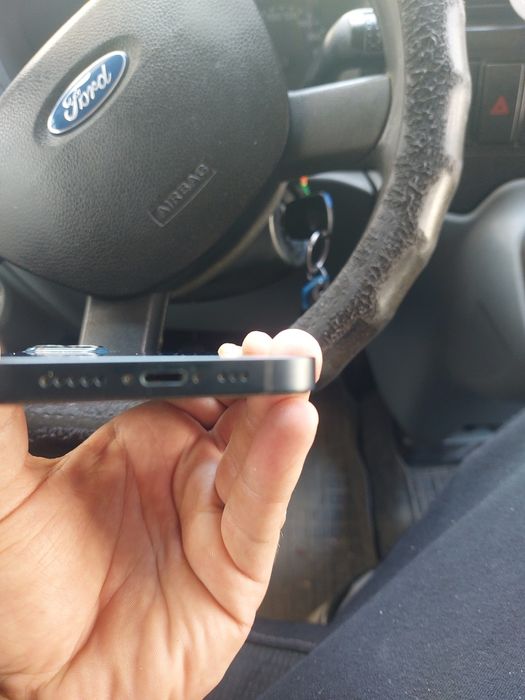 iPhone 13 на 128g r-sim
