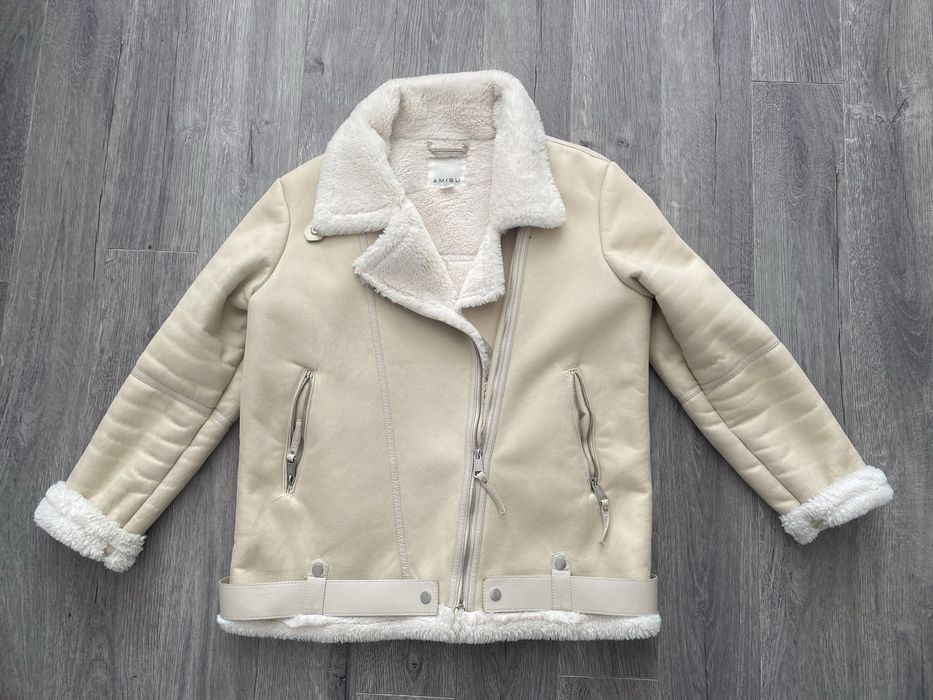 Куртка авіаторка із шкірзаму бежевого кольору