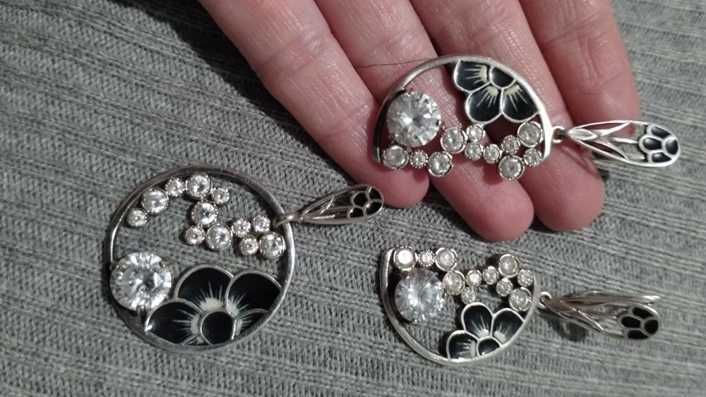 Срібний набір. Сережки та кулон