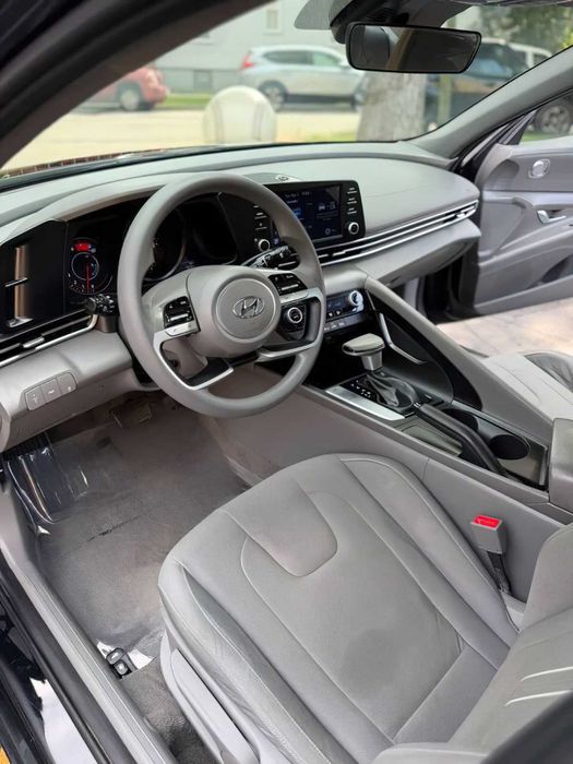 Hyundai Elantra      2022