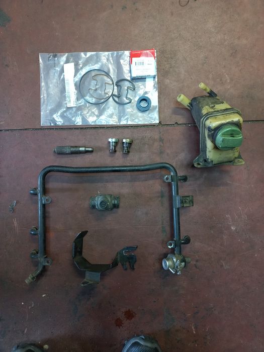 Топливная рампа, клапана, ремкомплект ГУР Audi A4 A6 2.6/2.8