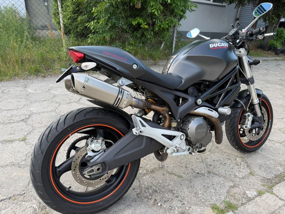Ducati Monster 696