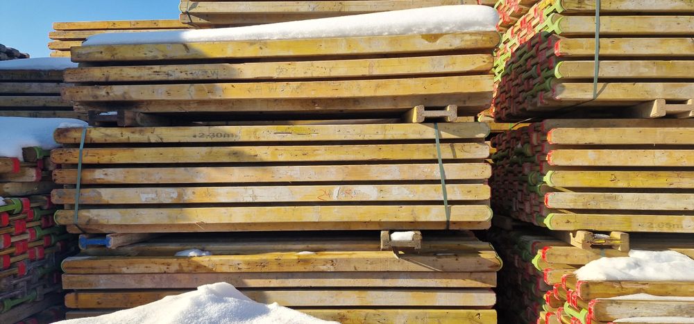 Dzwigary doki szalunki podpory budowlane stemple korony Trójnogi