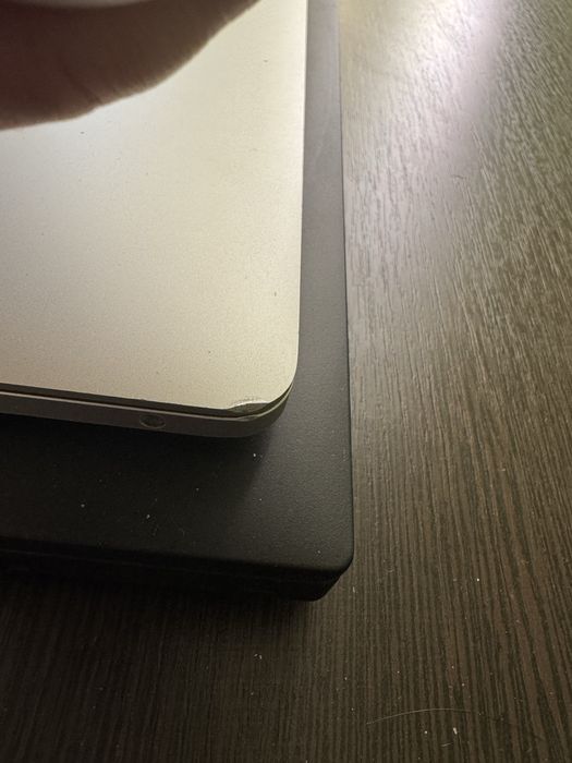 MacBook pro 13’ 2019 128 gb + magic mouse 2