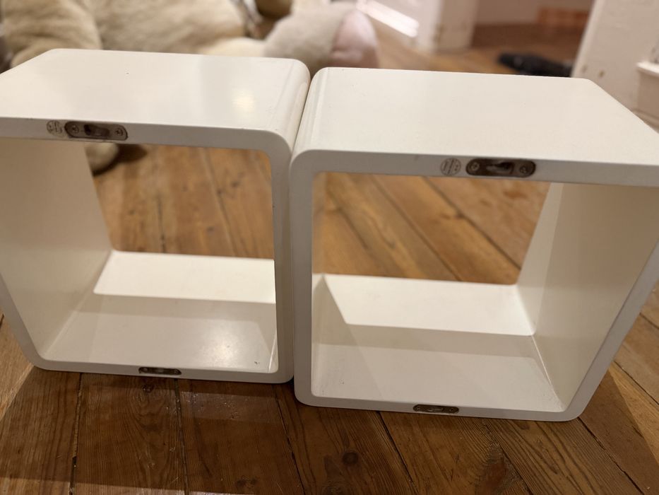 Prateleiras cubo brancas