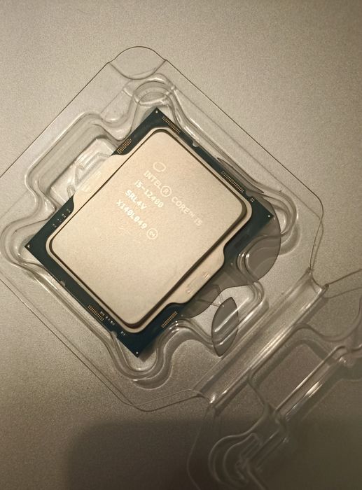 Процесор i5-12400 з вбудованим відеоядром UHD Graphics 730