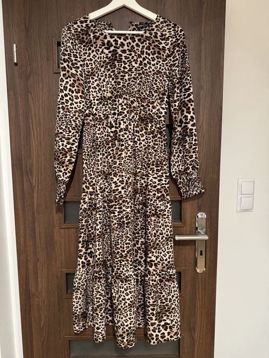 Długa sukienka w panterkę