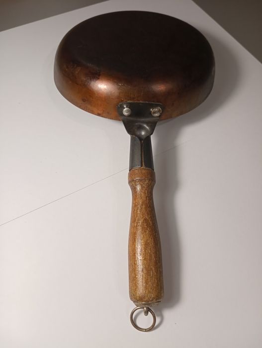 Stara miedziana patelnia