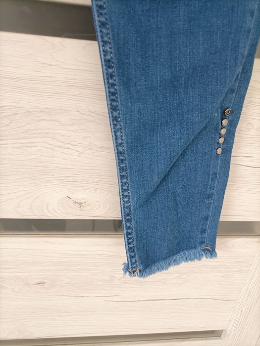 Nowe spodnie jeansowe z wysokim stanem dopasowane S/36 niebieskie