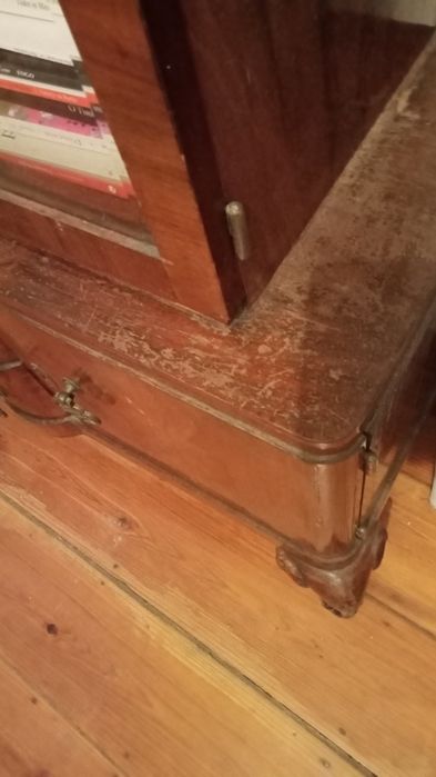 Móvel vitrine com espelho