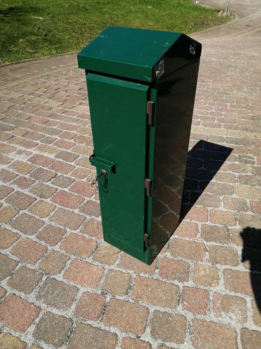Szafa stalowa zewnętrzna z podstawą 90x28x33 cabinet