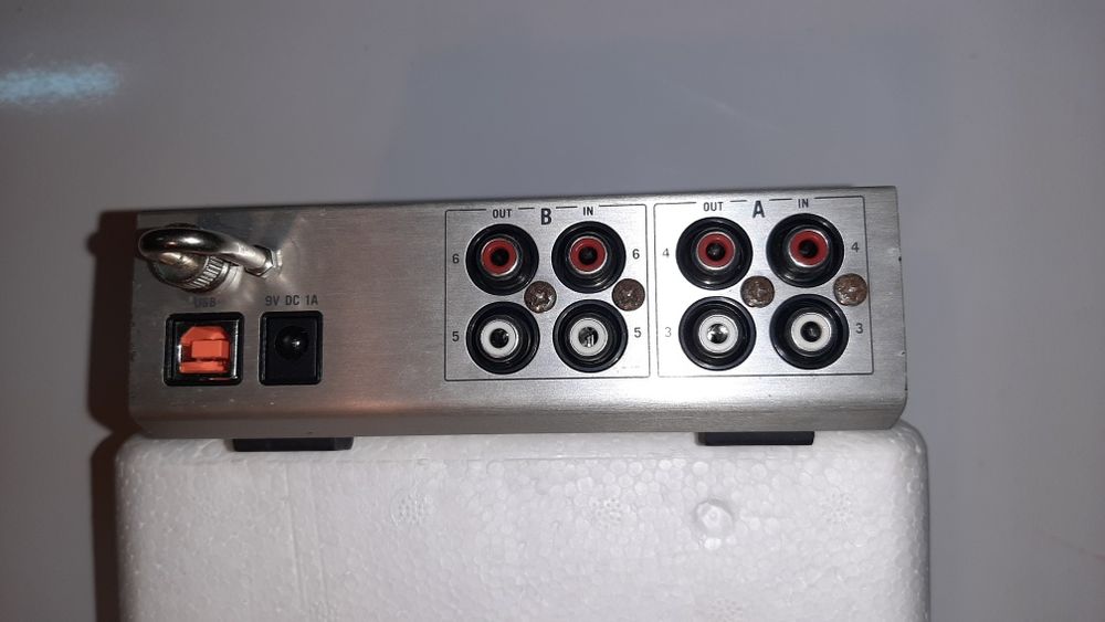 -traktor scratch A 6 ( placa d3 som + timecodes 2x lp/2× cd )

-não in