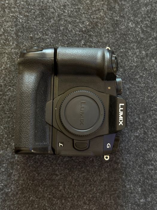 Câmara Panasonic Lumix G85/G80 (corpo + acessórios)