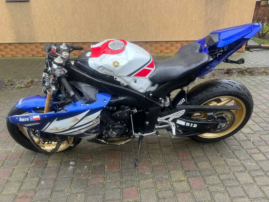 Yamaha R1 RN 22. 10 rok