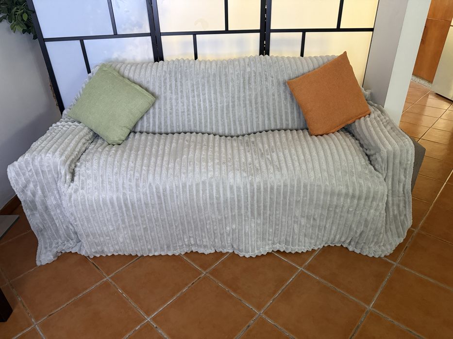 Sofa 3 lugares c/ 2 pufs laterais e banco quadrado para fazer ch l.