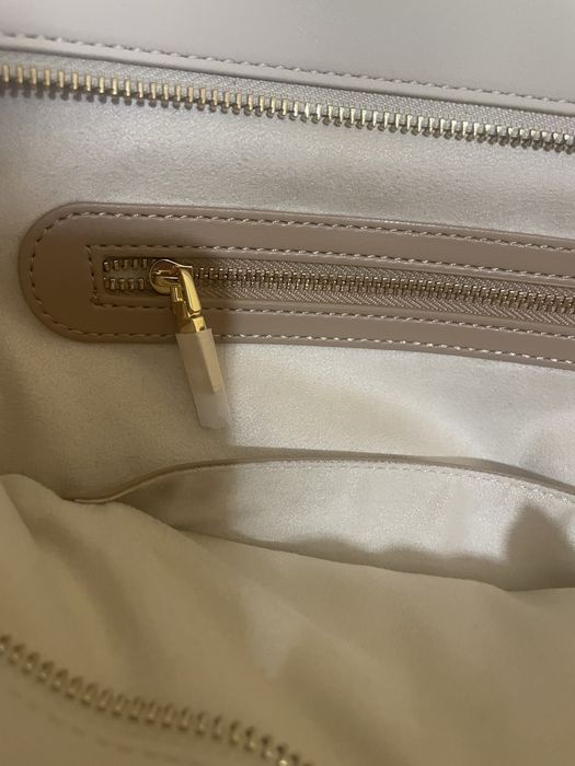 Сумочка оригінал Love Moschino JC4190PP1MKD0110, колір Avorio/Ecru, привезена з Європи нова . Торг можливий . Можна доставка олх