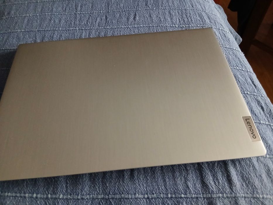 Vende-se Portátil Lenovo IdeaPad 3 15Iml05  - Avariado Para Peças  -Motherboard do Portátil Está Avariada