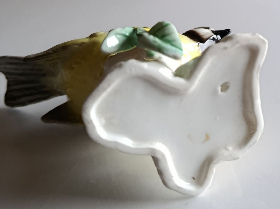 Porcelanowa figurka sikorka