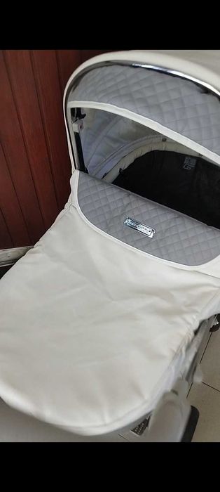 carrinho de bebe vendo trio completo marca bebecar está como novo