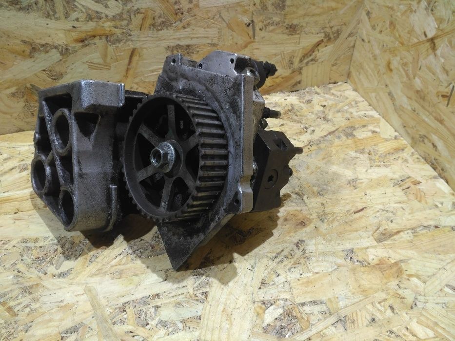 Топливный насос высокого давления ТНВД Рено Трафик Opel Vivaro 1,9 2,0