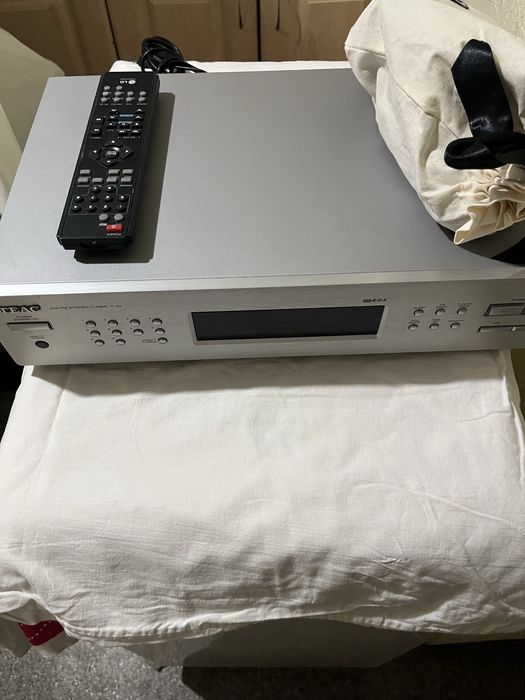 AM/FM стереотюнер TEAC T-R670