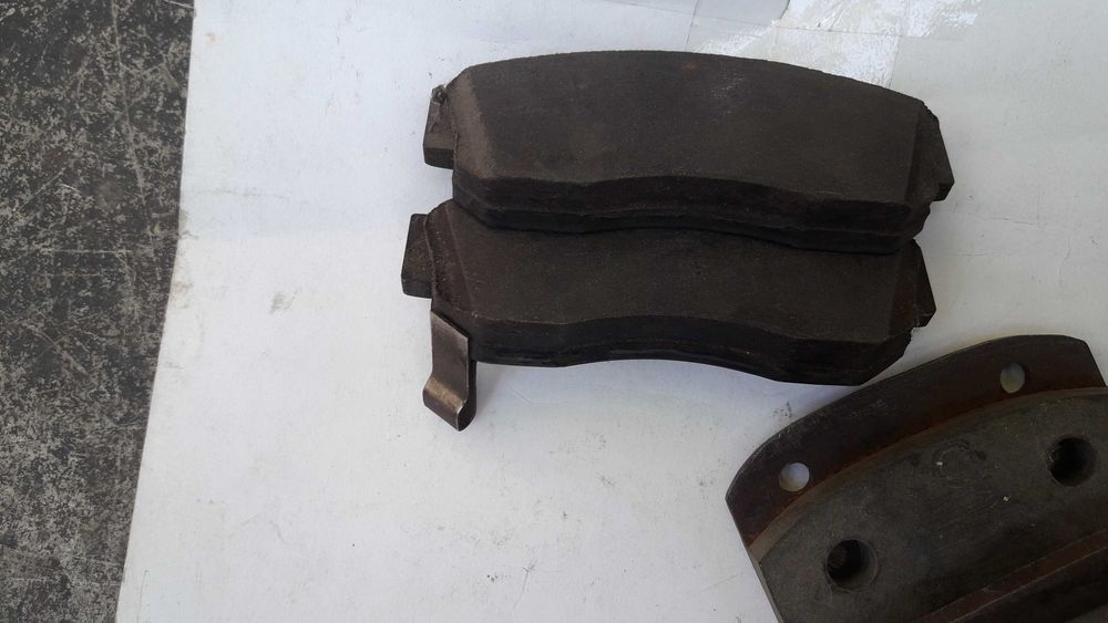 Тормозные колодки передние Opel, Toyota, ВАЗ, Nissan, BMW б/у.