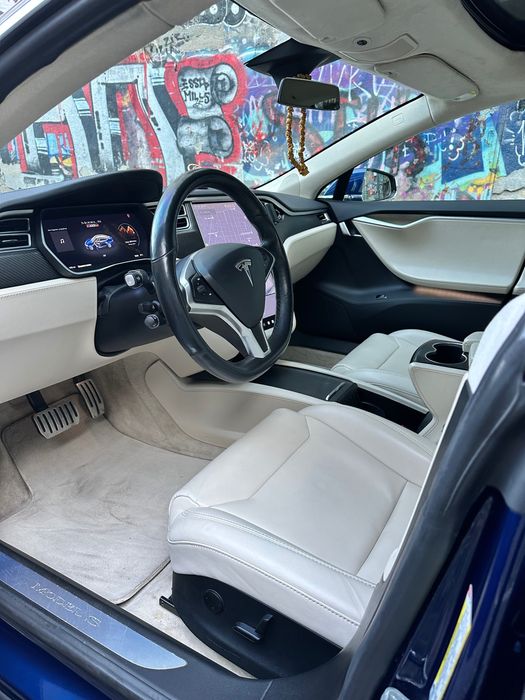 Tesla model S P100D